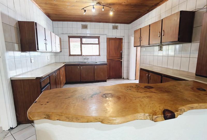 4 Bedroom Property for Sale in Goodwood Estate Western Cape